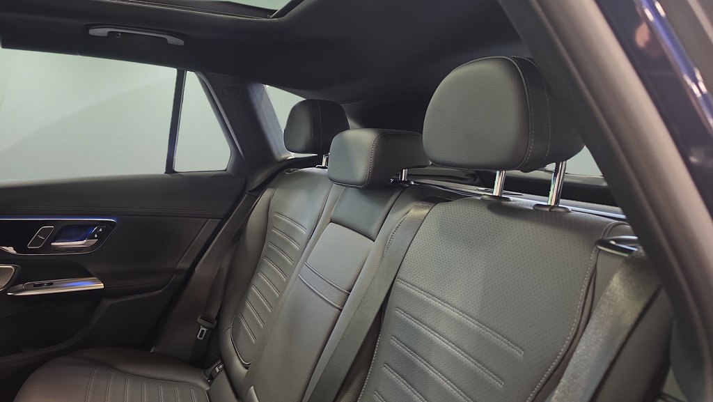 Used 2024 Mercedes-Benz GLC 300 4MATIC image 18