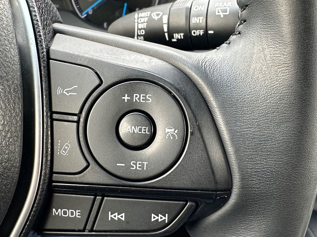 Used 2022 Toyota Venza XLE image 17