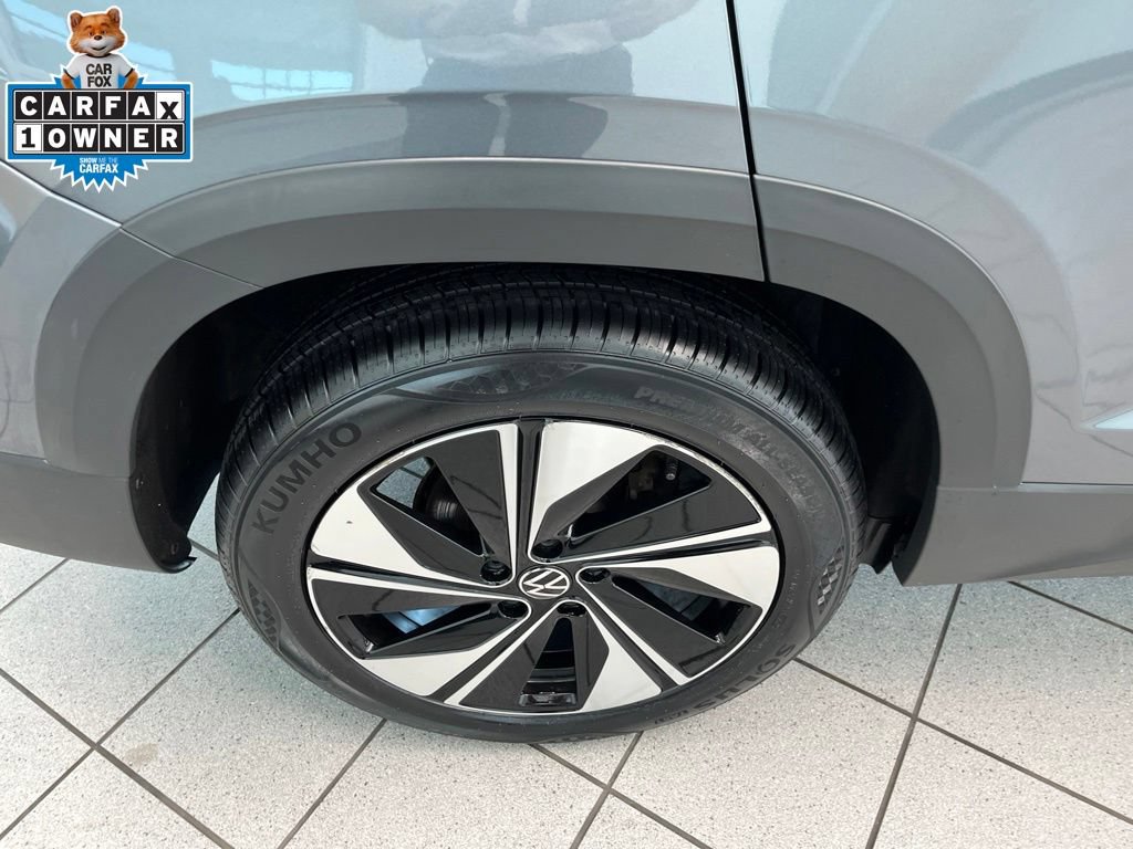 Used 2025 Volkswagen Taos SE AWD/4WD image 17