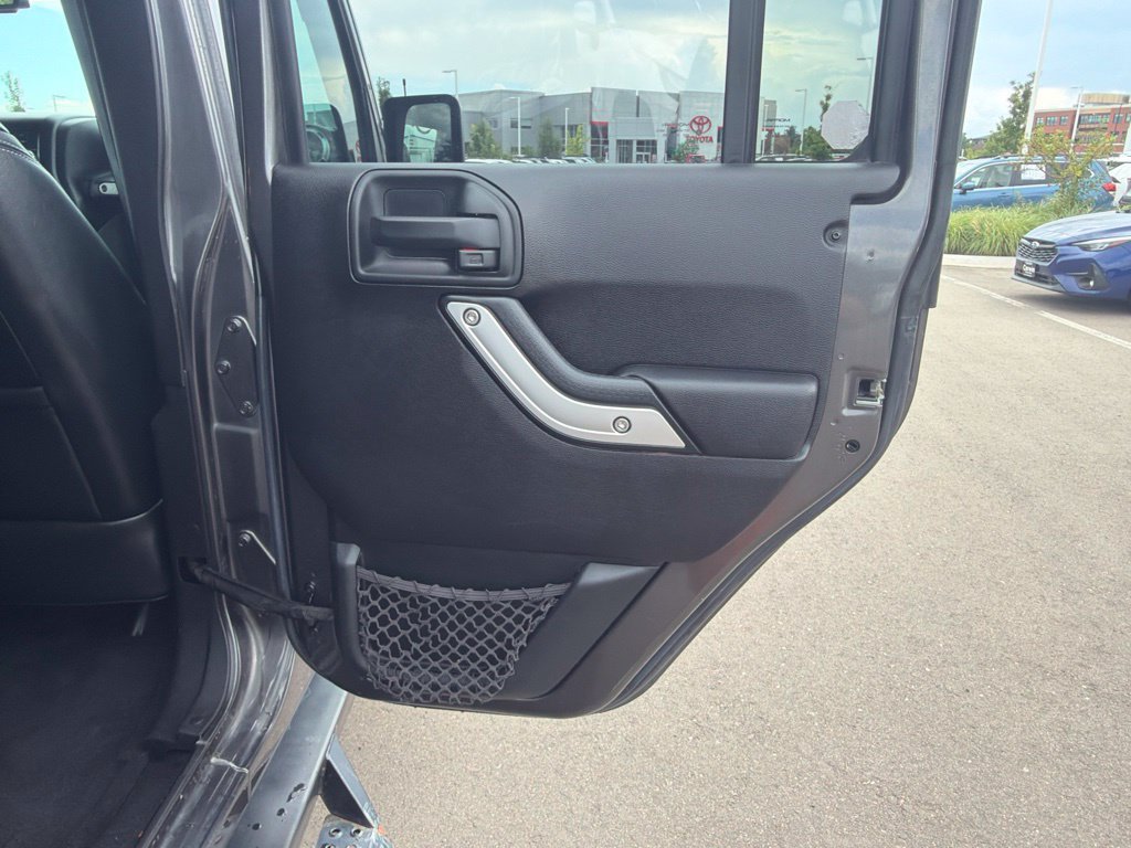 Used 2016 Jeep Wrangler Unlimited Sahara w/ Connectivity Group AWD/4WD image 13