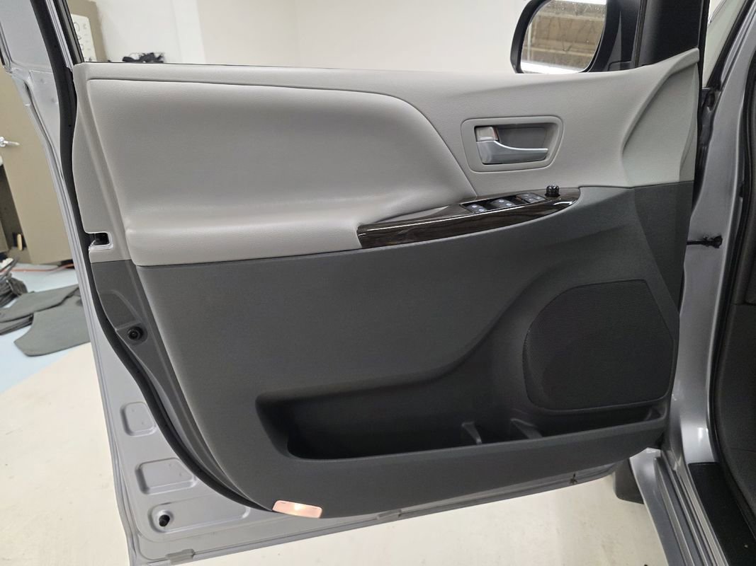 Used 2017 Toyota Sienna XLE Premium image 30