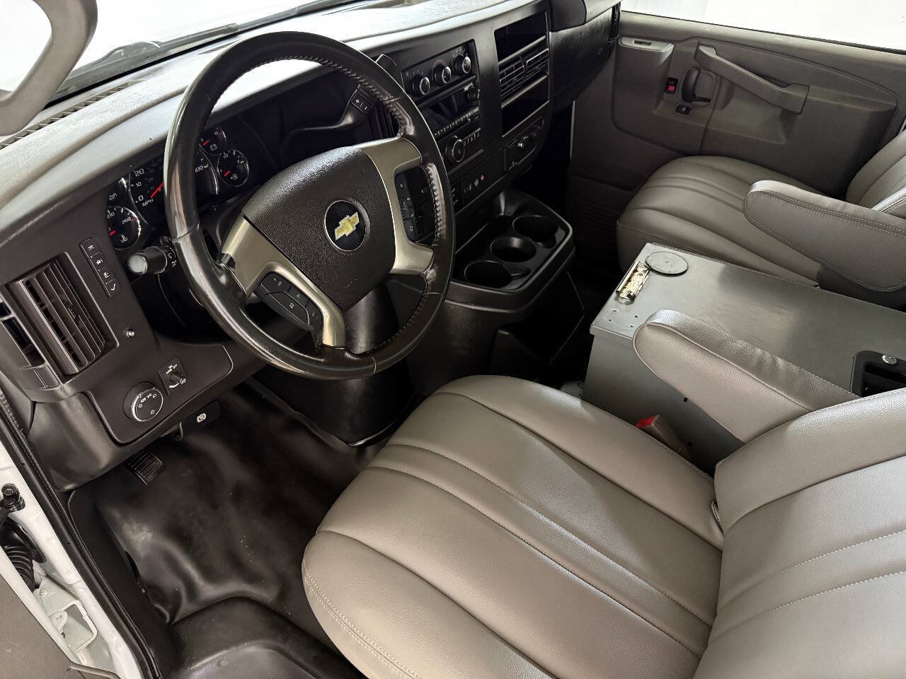 Used 2018 Chevrolet Express 3500 Extended w/ Driver Convenience Package RWD image 47