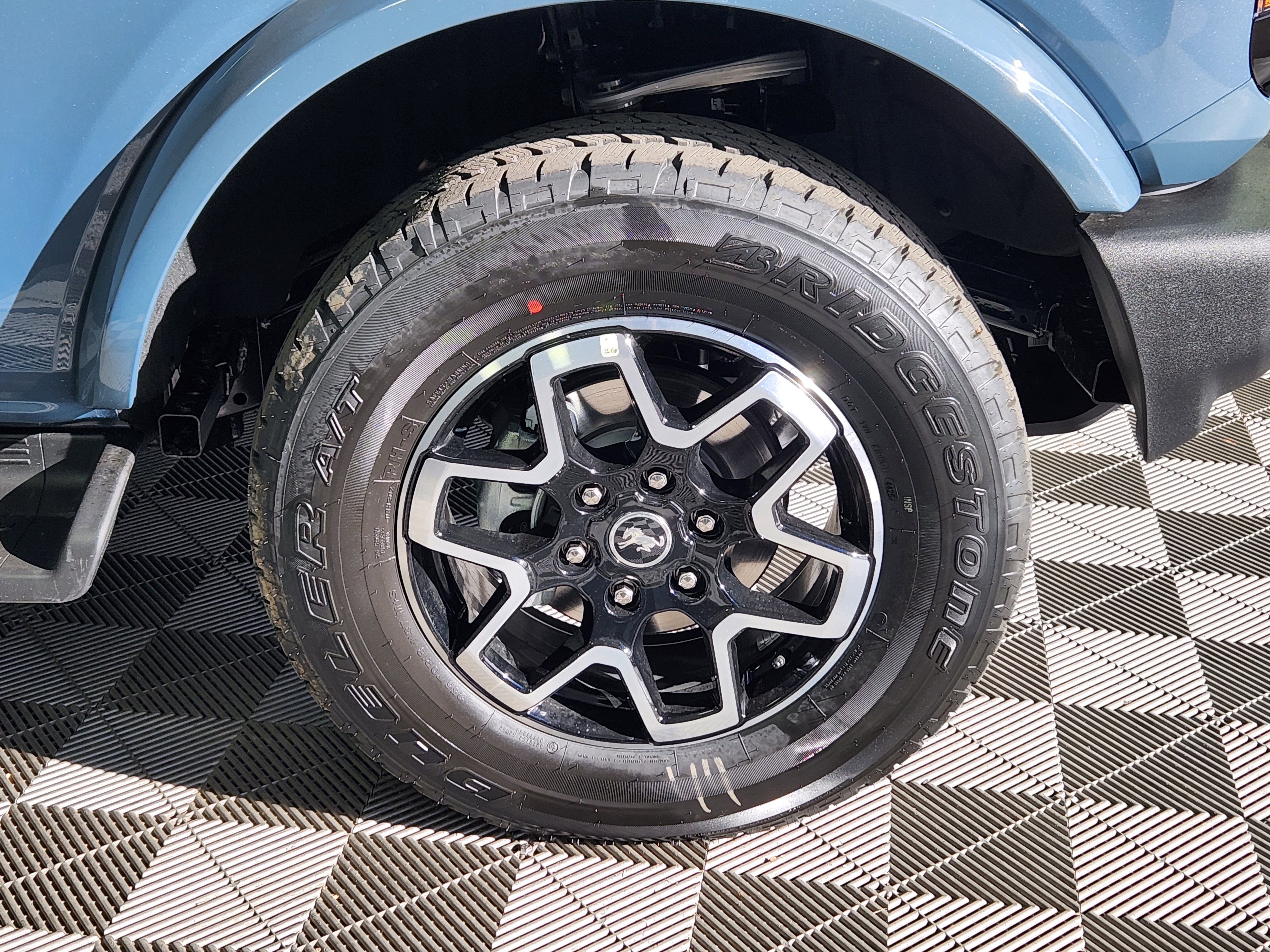 New 2025 Ford Bronco Outer Banks image 9