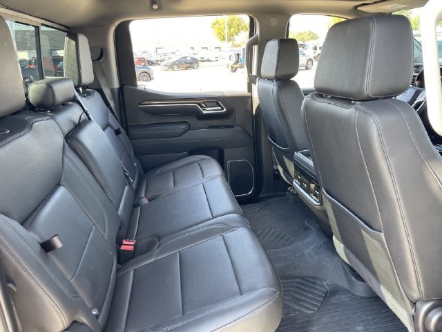Used 2025 Chevrolet Silverado 1500 LT Trail Boss w/ LT Trail Boss Premium Package AWD/4WD image 32