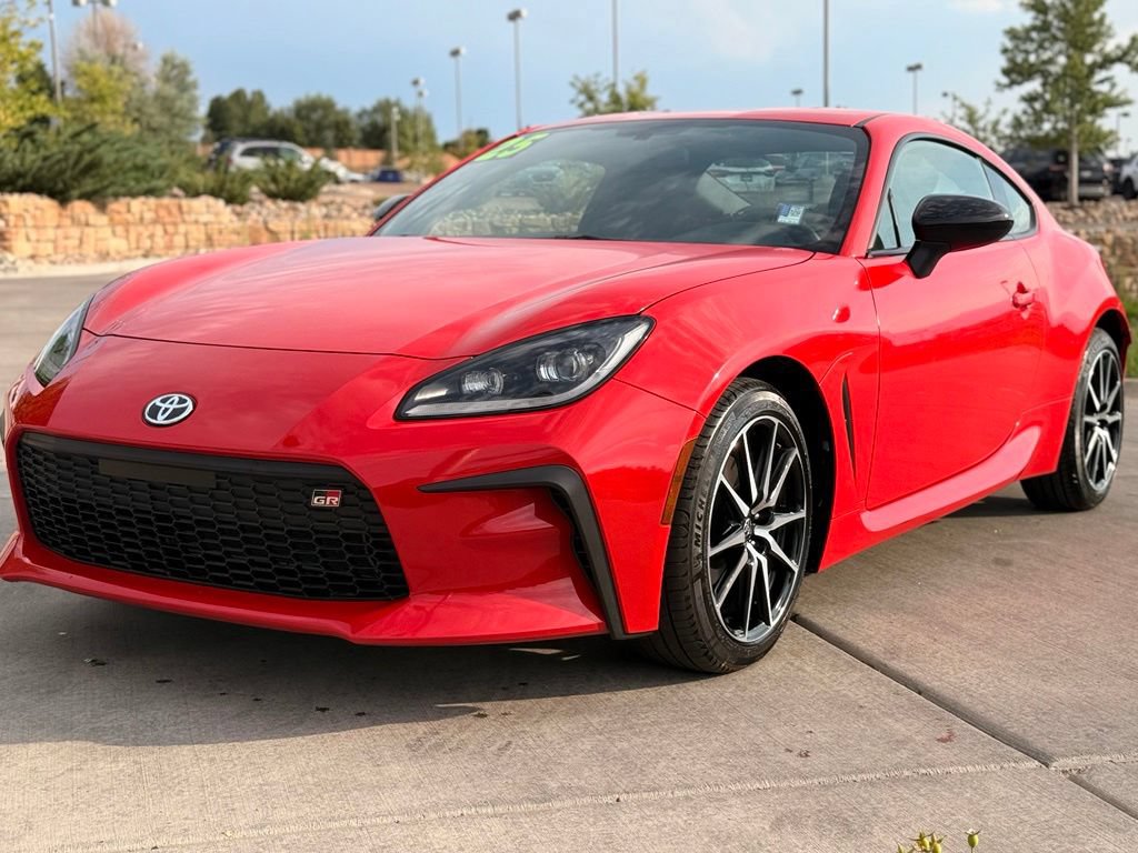 Used 2025 Toyota GR86 w/ ALL Weather Mat Package (TMS) RWD image 3