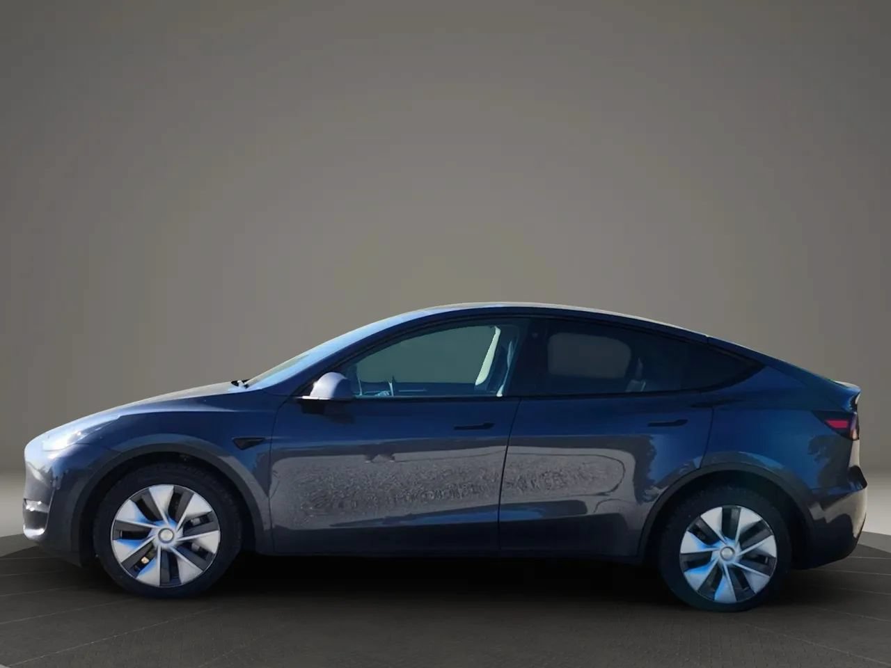 Used 2023 Tesla Model Y Long Range AWD/4WD image 3
