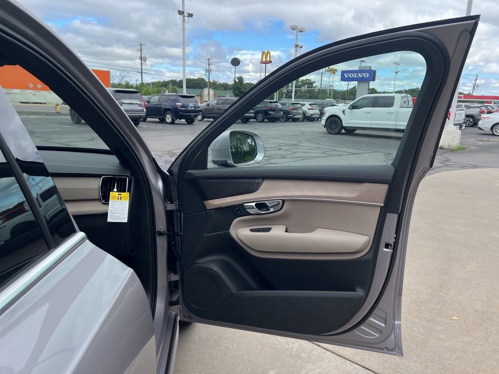 New 2026 Volvo XC90 B6 Plus w/ Protection Package Premier image 38