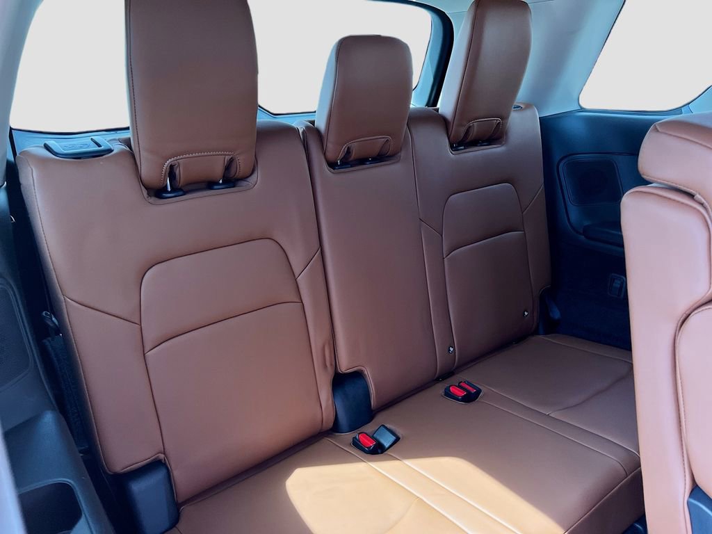 Used 2024 Nissan Pathfinder Platinum w/ Black Appearance Package image 29