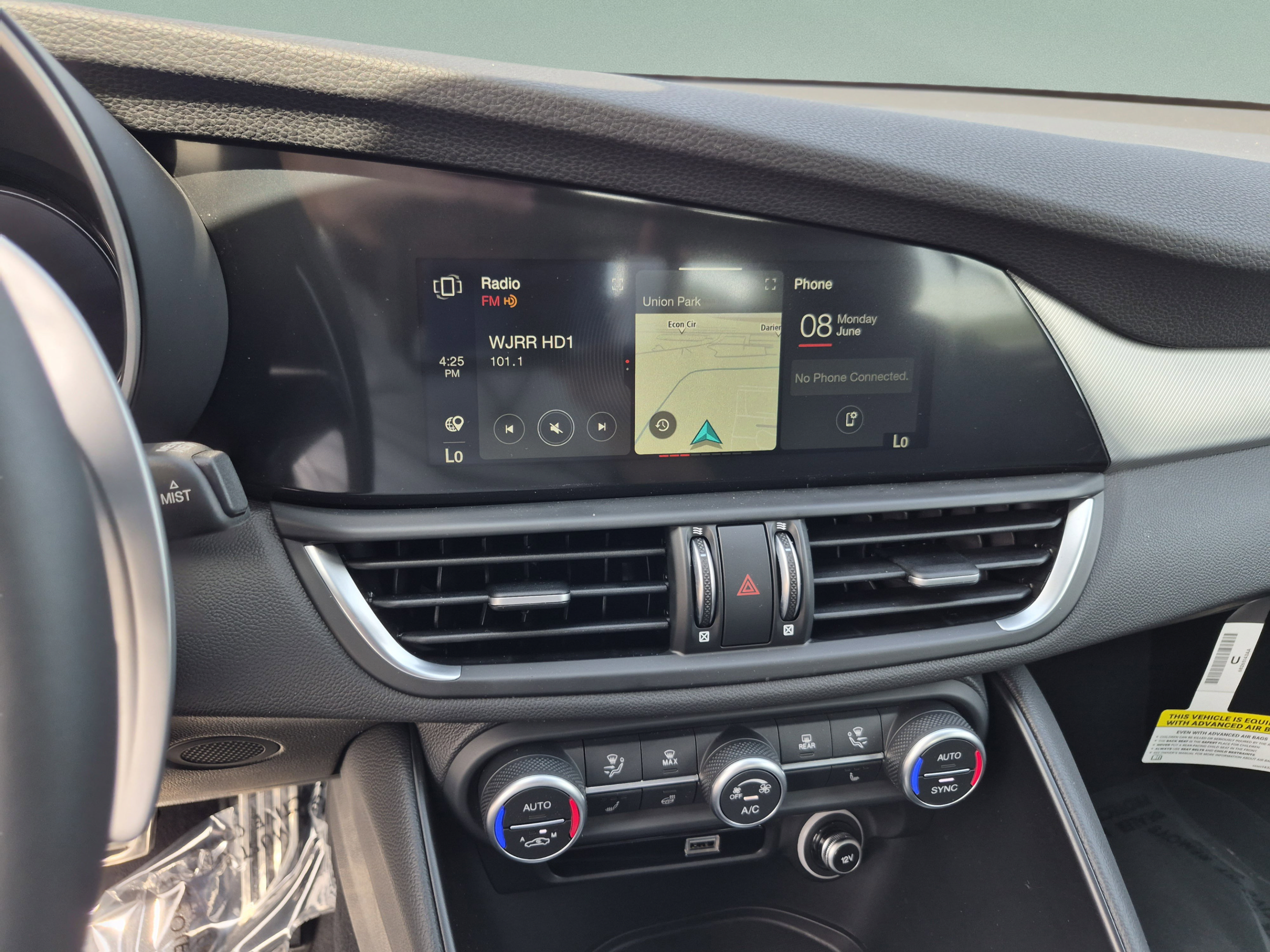 New 2026 Alfa Romeo Giulia w/ Driving Assist Package RWD image 30