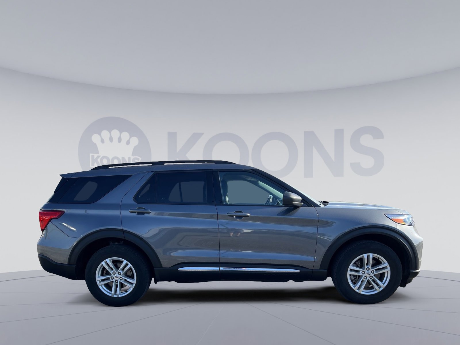 Used 2023 Ford Explorer XLT AWD/4WD image 17