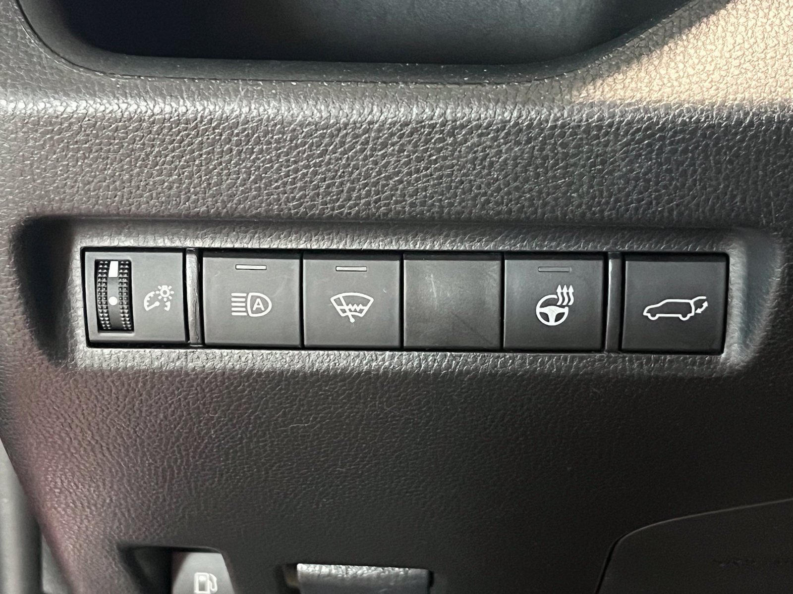 Used 2022 Toyota RAV4 XLE Premium AWD/4WD image 34