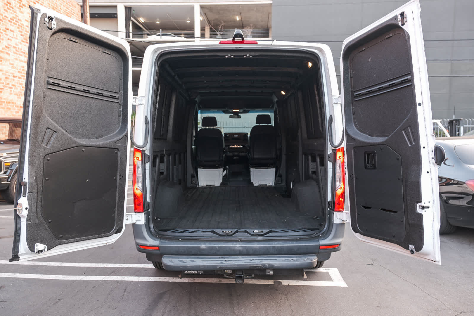 Used 2024 Mercedes-Benz Sprinter 2500 image 27