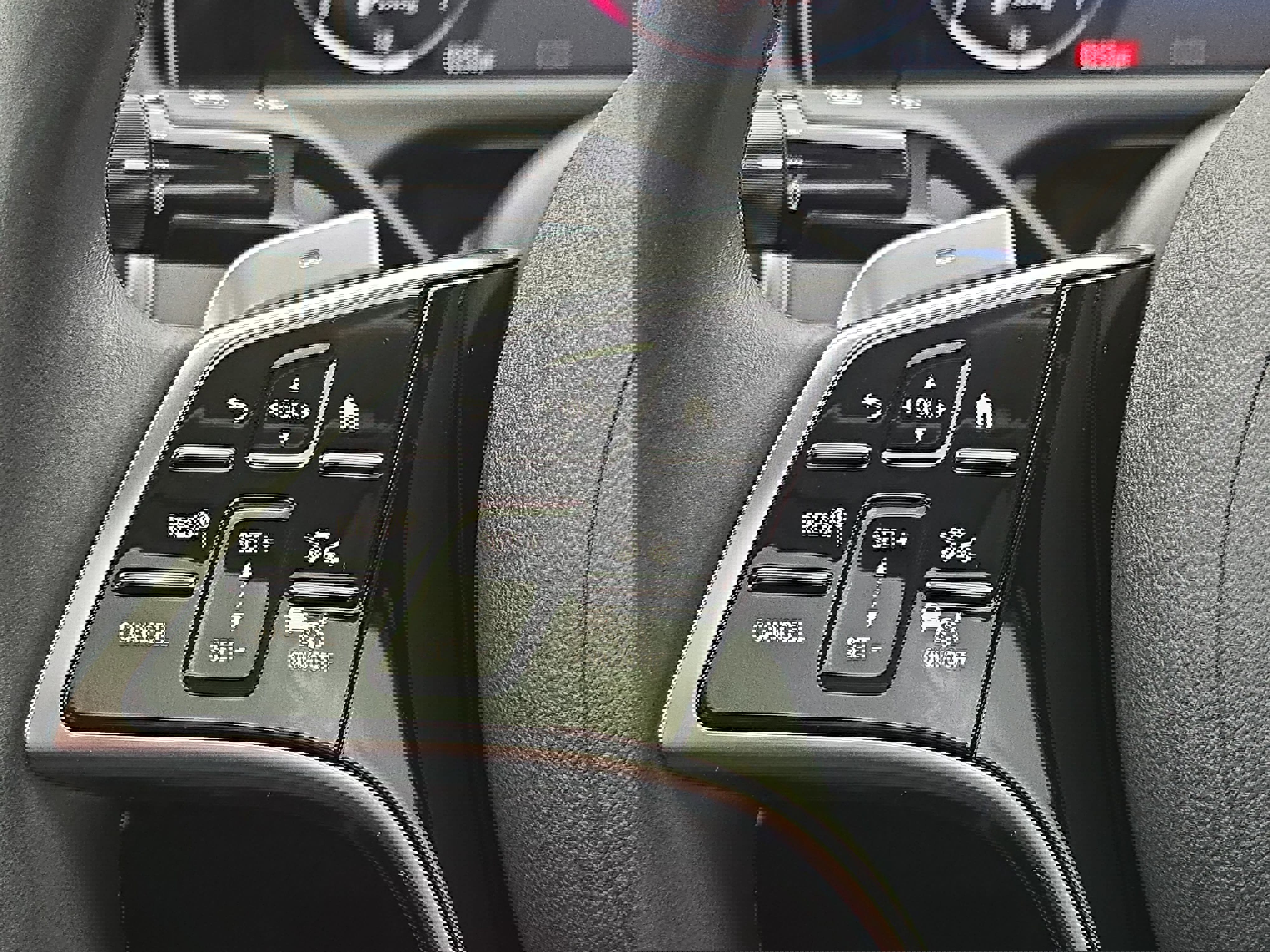 Used 2025 Mercedes-Benz E 350 4MATIC Sedan image 17