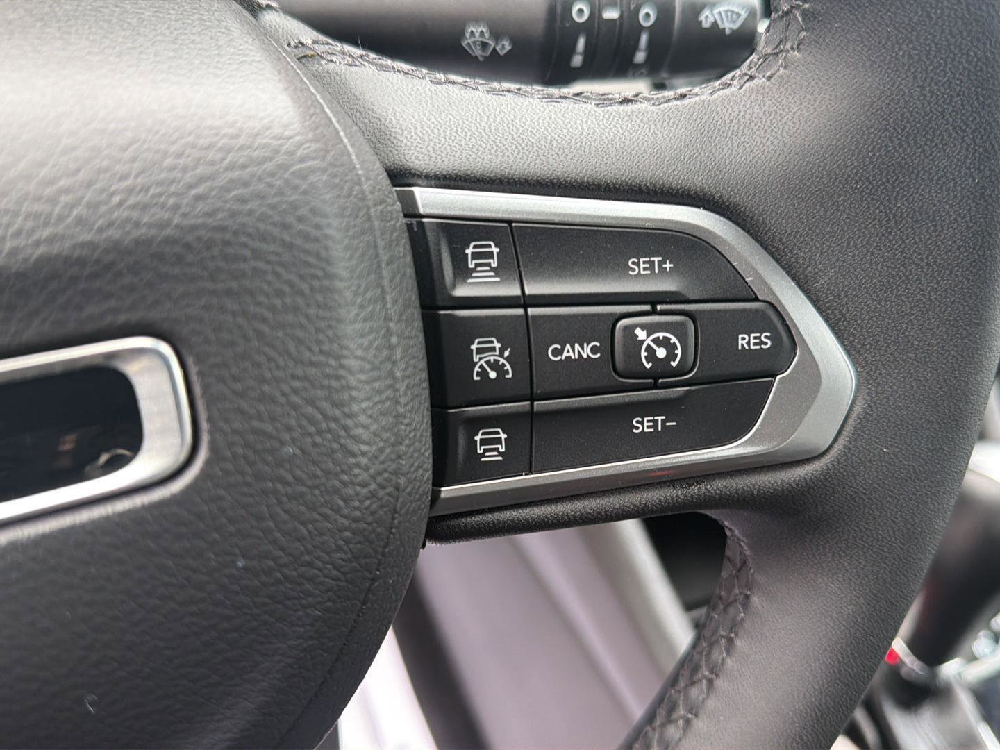 Used 2025 Jeep Compass Limited image 20