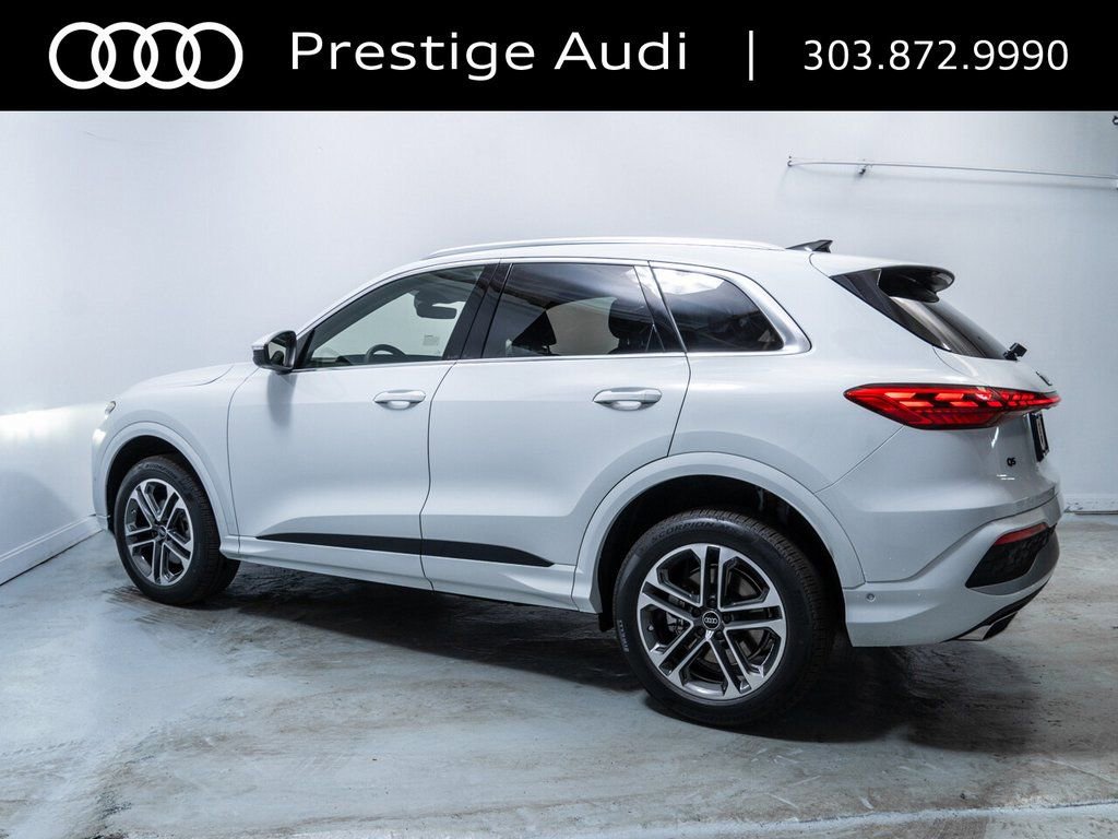 Used 2025 Audi Q5 Premium w/ Convenience Package image 3