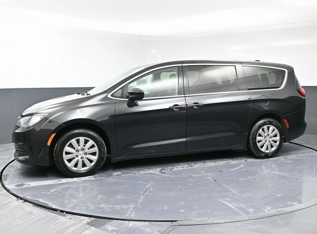 Used 2020 Chrysler Voyager L image 6