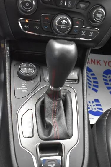 Used 2022 Jeep Cherokee Trailhawk w/ Technology Group B AWD/4WD image 36