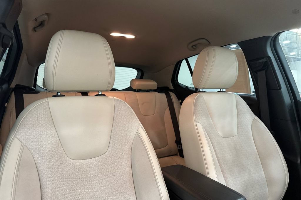 Used 2020 Buick Encore GX Select AWD/4WD image 19