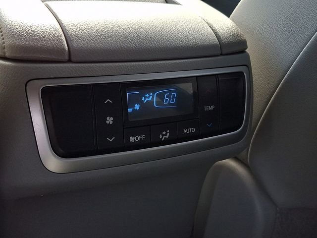 Used 2019 Toyota Highlander XLE AWD/4WD image 12