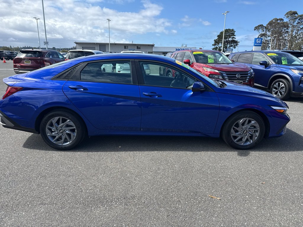 Used 2026 Hyundai Elantra Hybrid FWD image 6