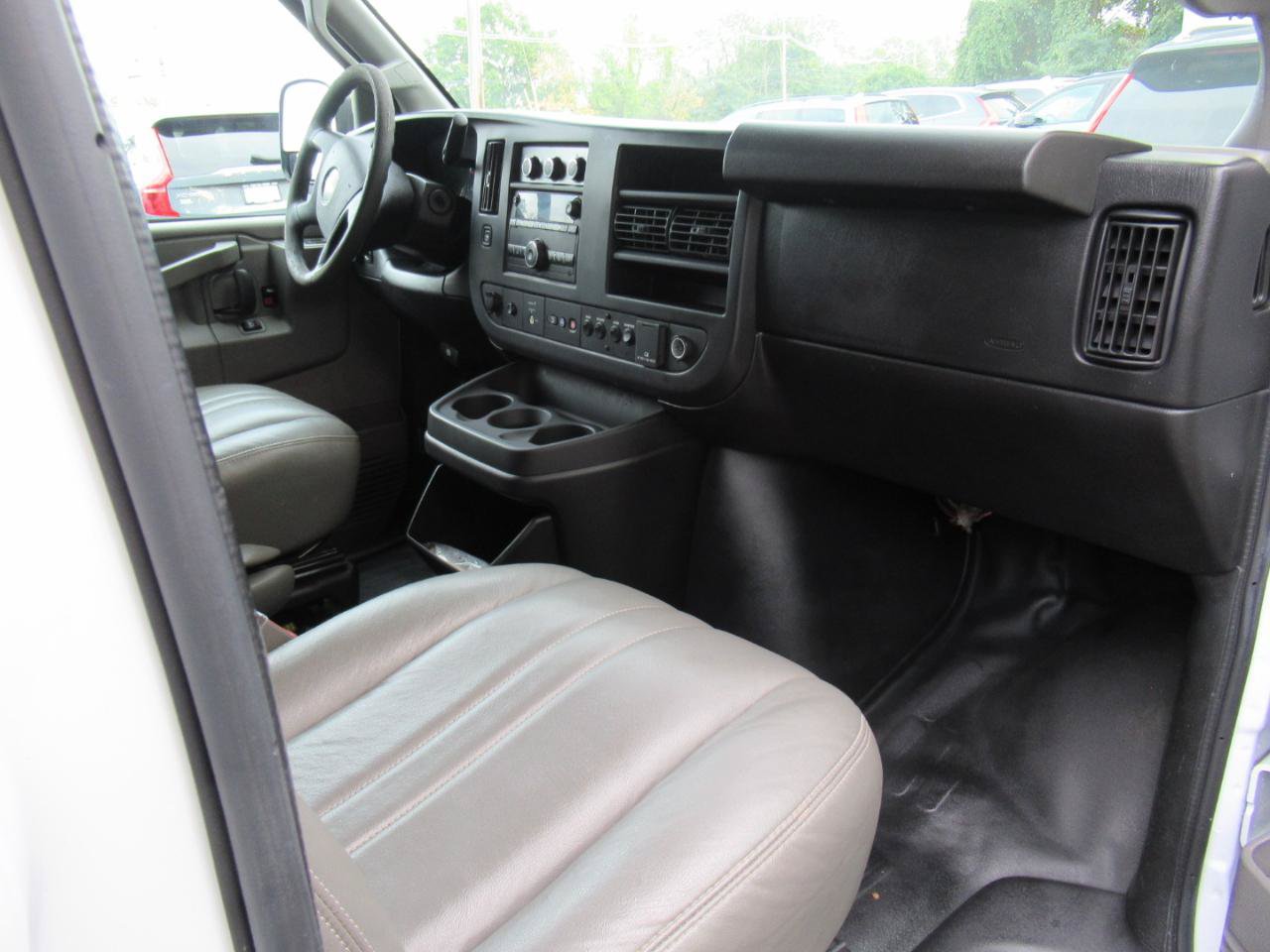 Used 2017 Chevrolet Express 2500 RWD image 10