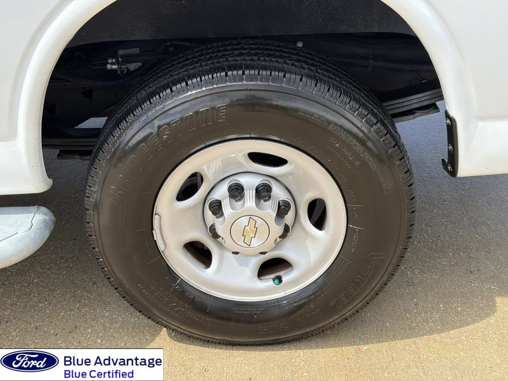 Used 2024 Chevrolet Express 2500 w/ Driver Convenience Package RWD image 7