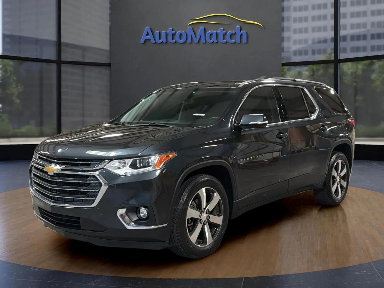 Used 2019 Chevrolet Traverse LT w/ LT Premium Package AWD/4WD image 3