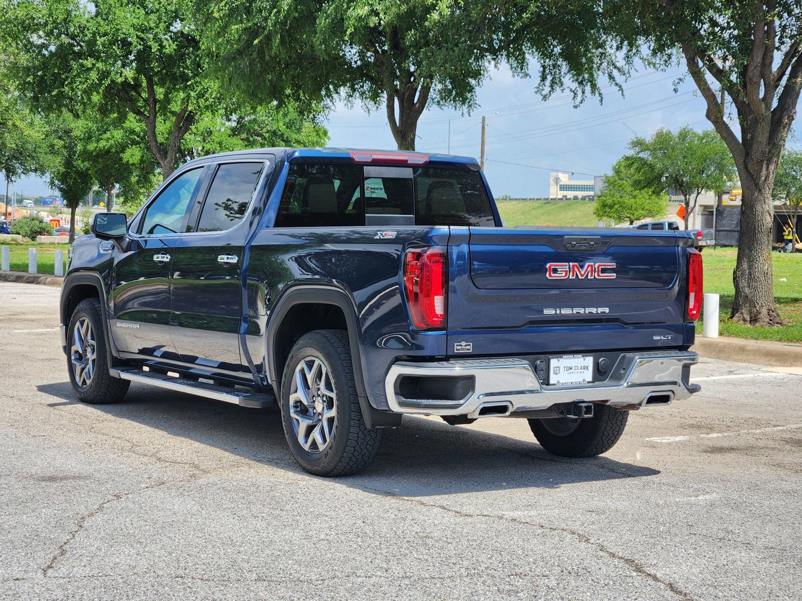 Used 2022 GMC Sierra 1500 SLT w/ SLT Convenience Package AWD/4WD image 4