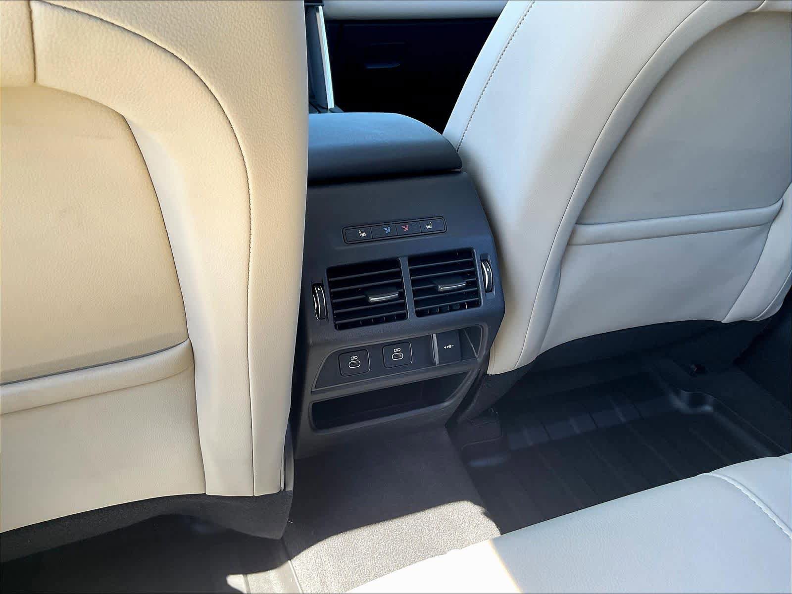 Used 2025 Land Rover Discovery Sport S image 36