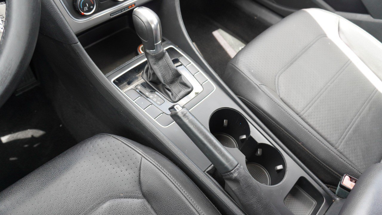 Used 2014 Volkswagen Passat 1.8T Wolfsburg Edition FWD image 19