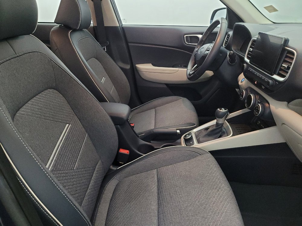 Used 2024 Hyundai Venue Limited image 21