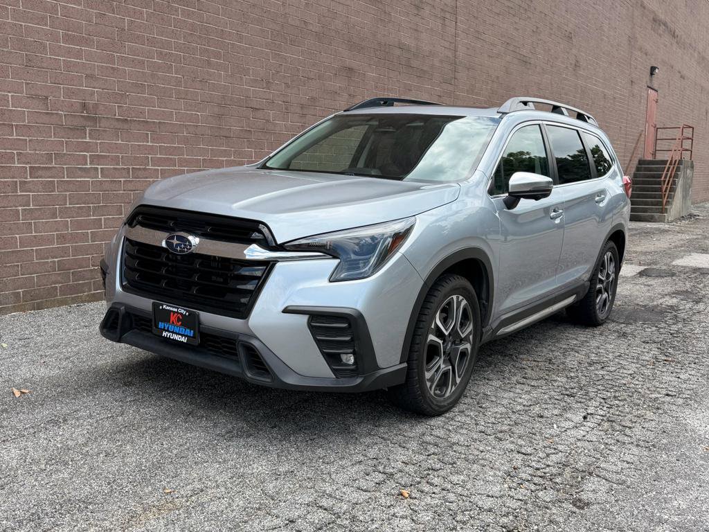 Used 2023 Subaru Ascent Limited w/ Technology Package AWD/4WD image 1