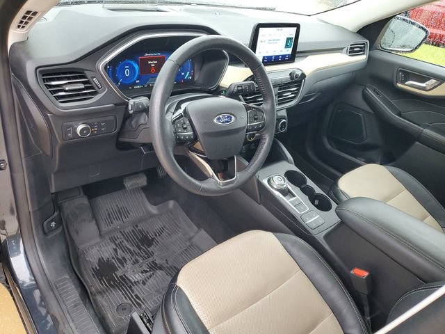 Used 2022 Ford Escape Titanium w/ Titanium Premium Package FWD image 4