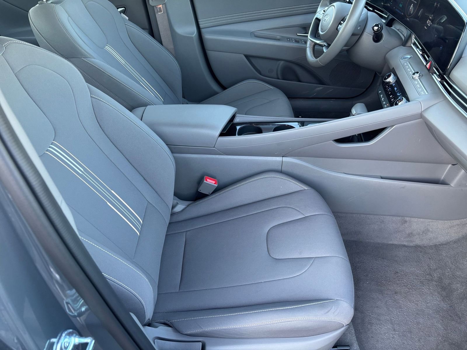 Used 2025 Hyundai Elantra SEL FWD image 36