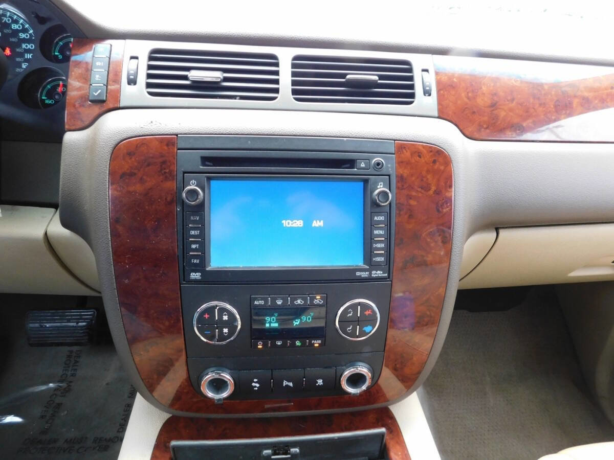 Used 2010 Chevrolet Avalanche LTZ AWD/4WD image 10