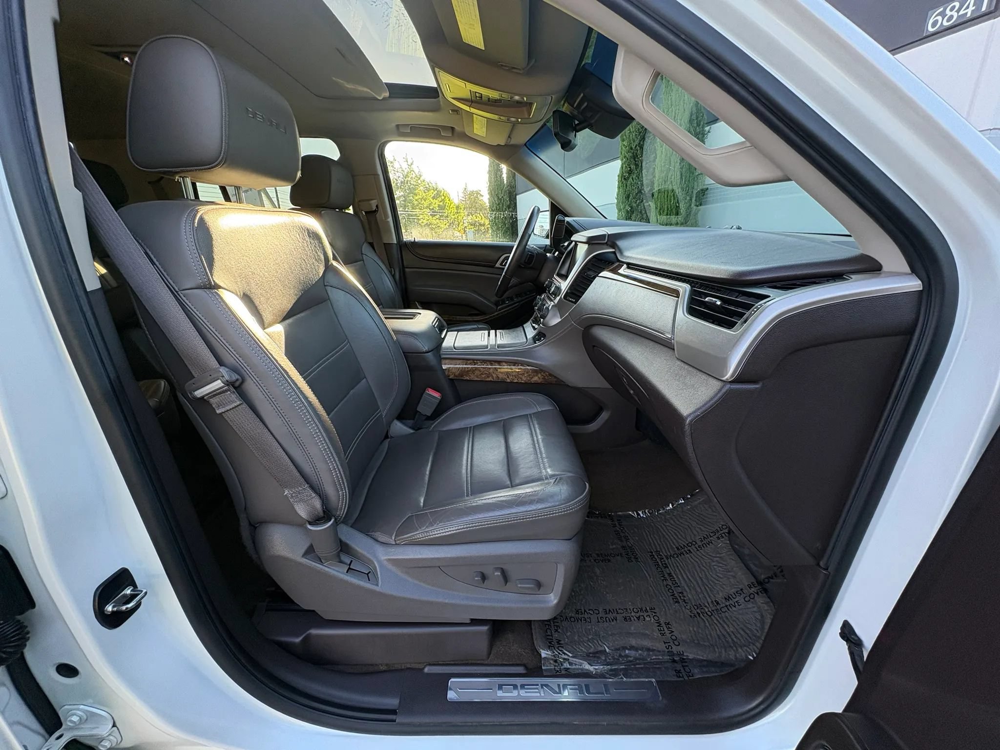 Used 2015 GMC Yukon Denali w/ Premium Package AWD/4WD image 23