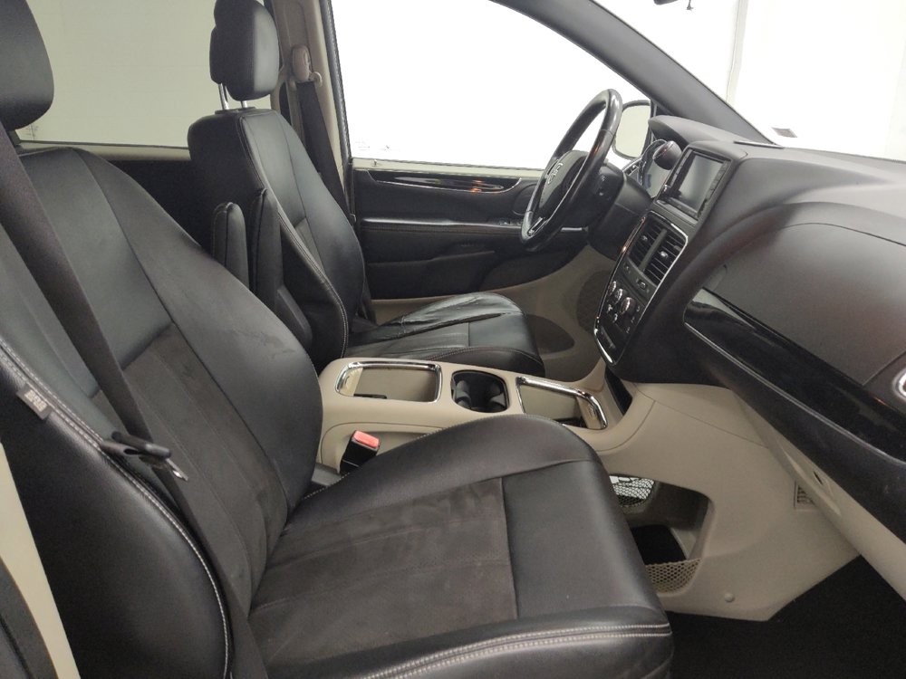 Used 2020 Dodge Grand Caravan SXT image 21