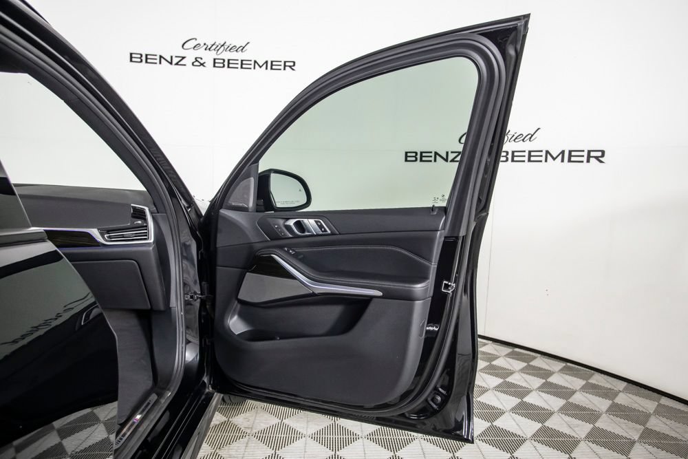 Used 2019 BMW X5 xDrive40i w/ M Sport Package AWD/4WD image 19