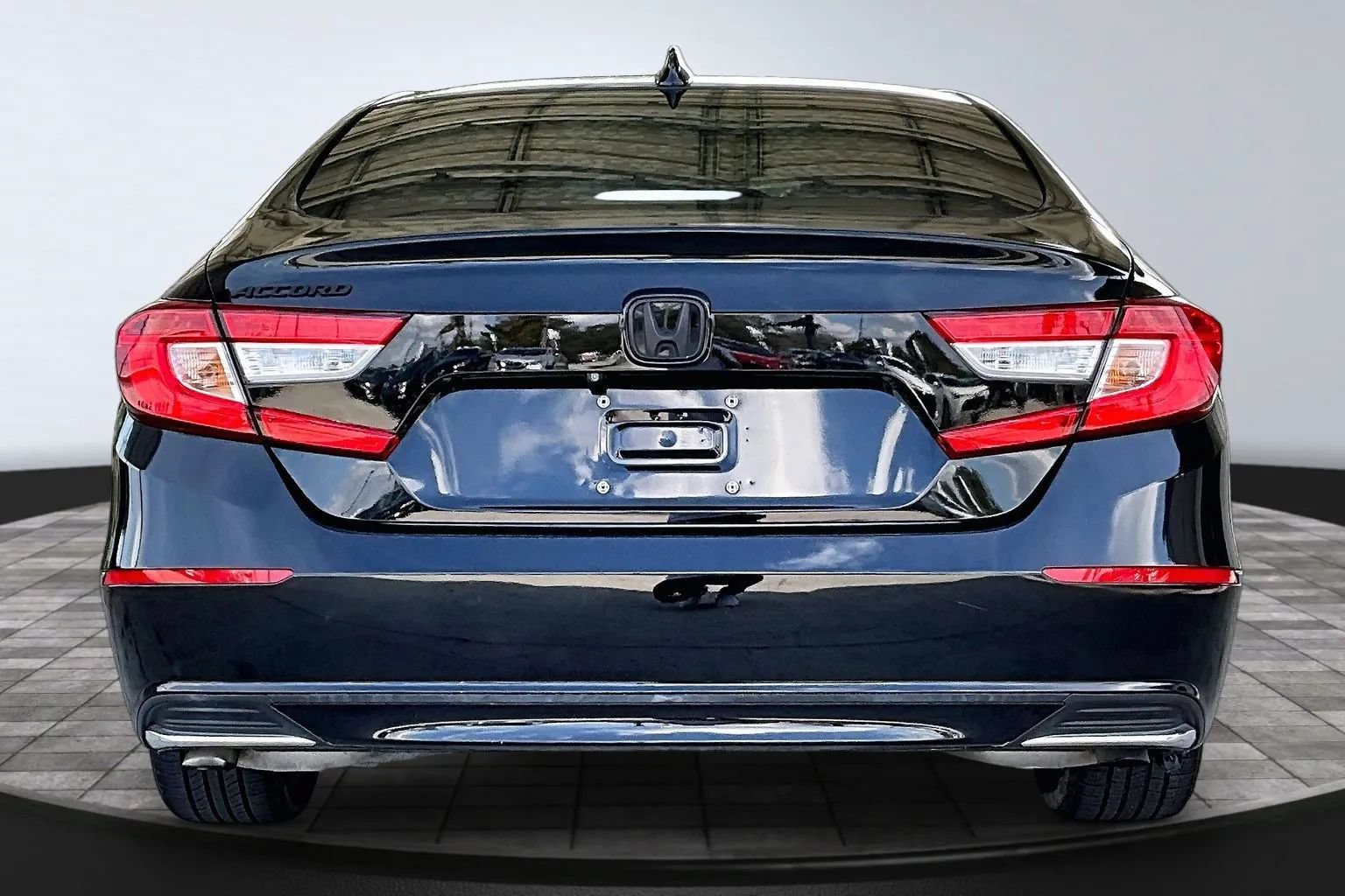 Used 2018 Honda Accord EX image 5