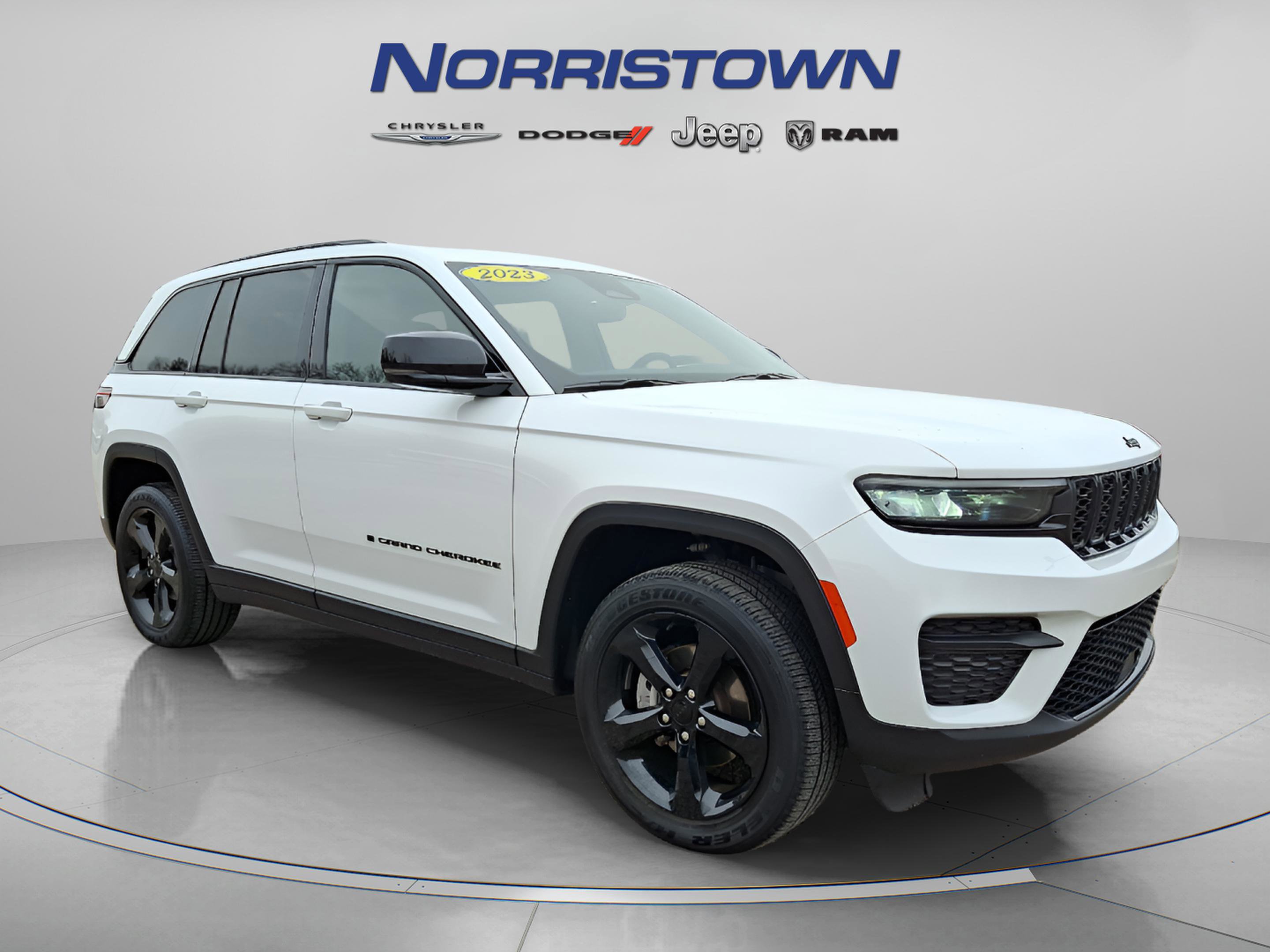 Certified 2023 Jeep Grand Cherokee Altitude image 1