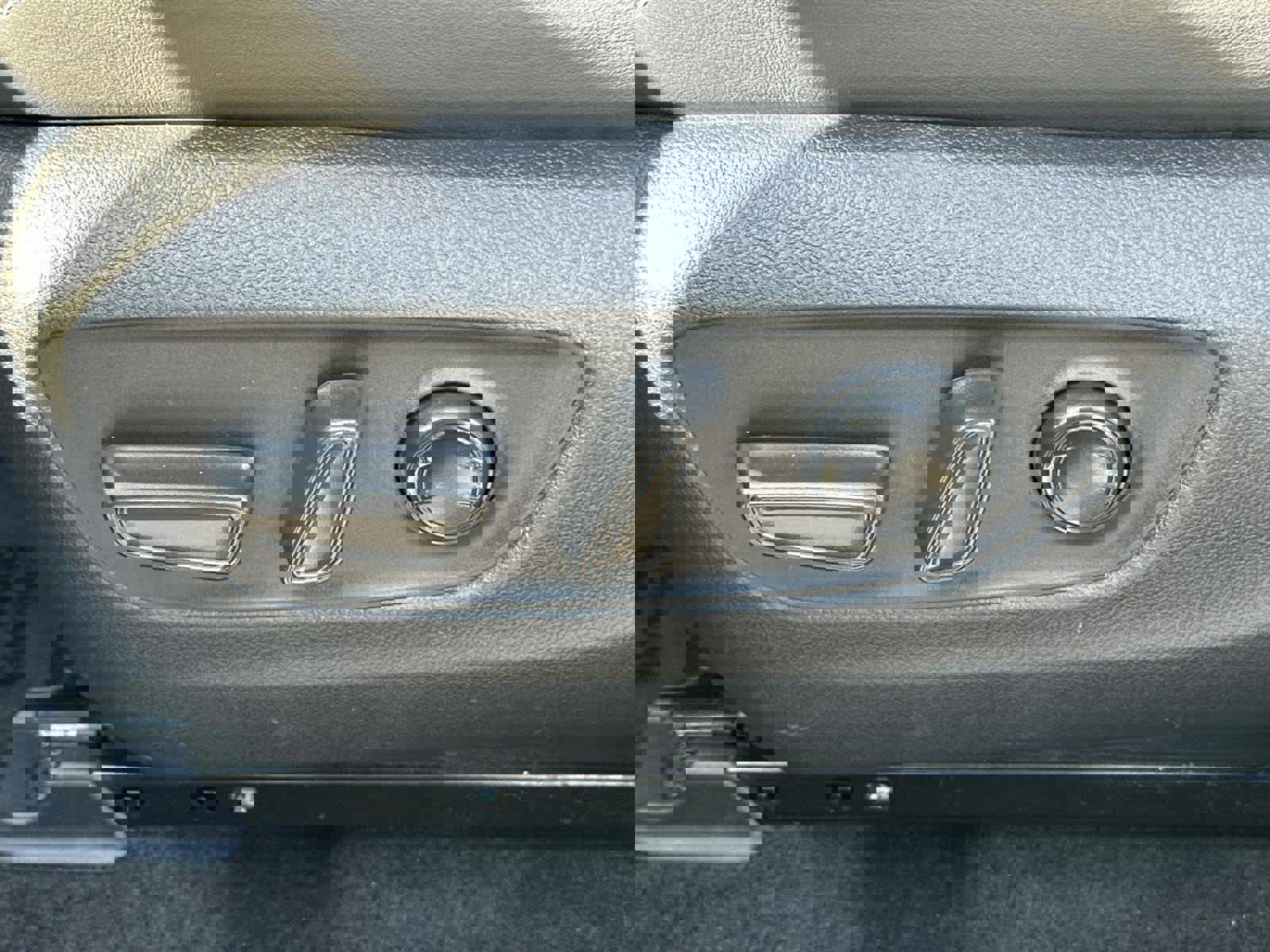 Used 2022 Toyota RAV4 XLE Premium image 23