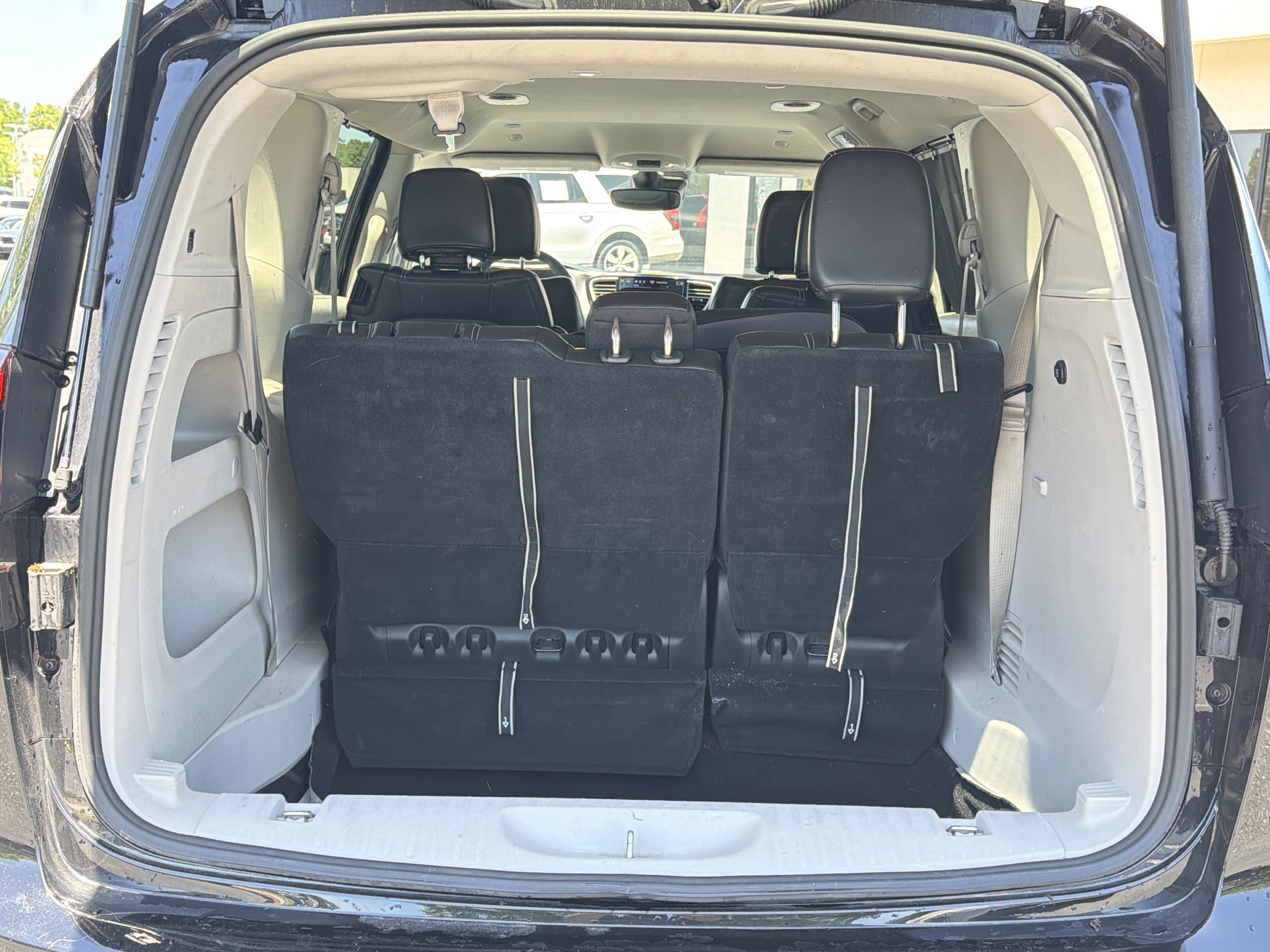 Used 2024 Chrysler Pacifica Touring-L FWD image 25