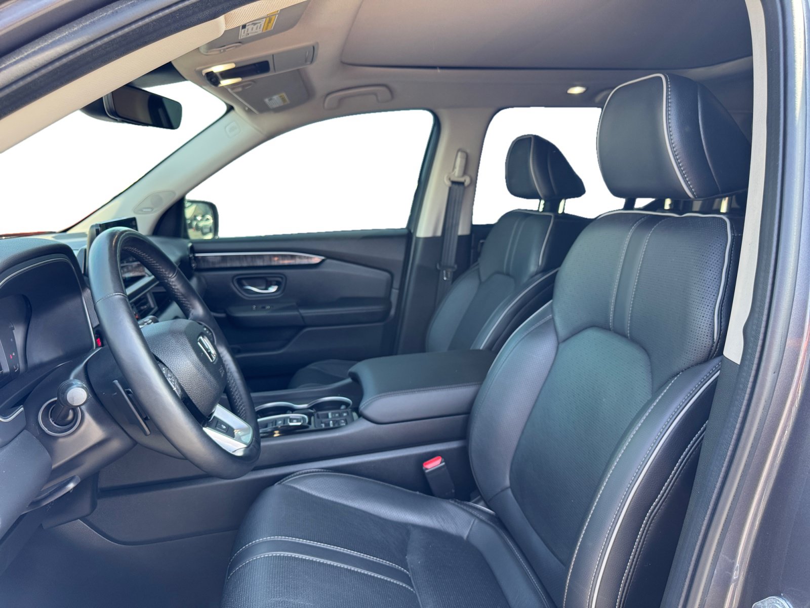 Used 2025 Honda Pilot Elite image 9