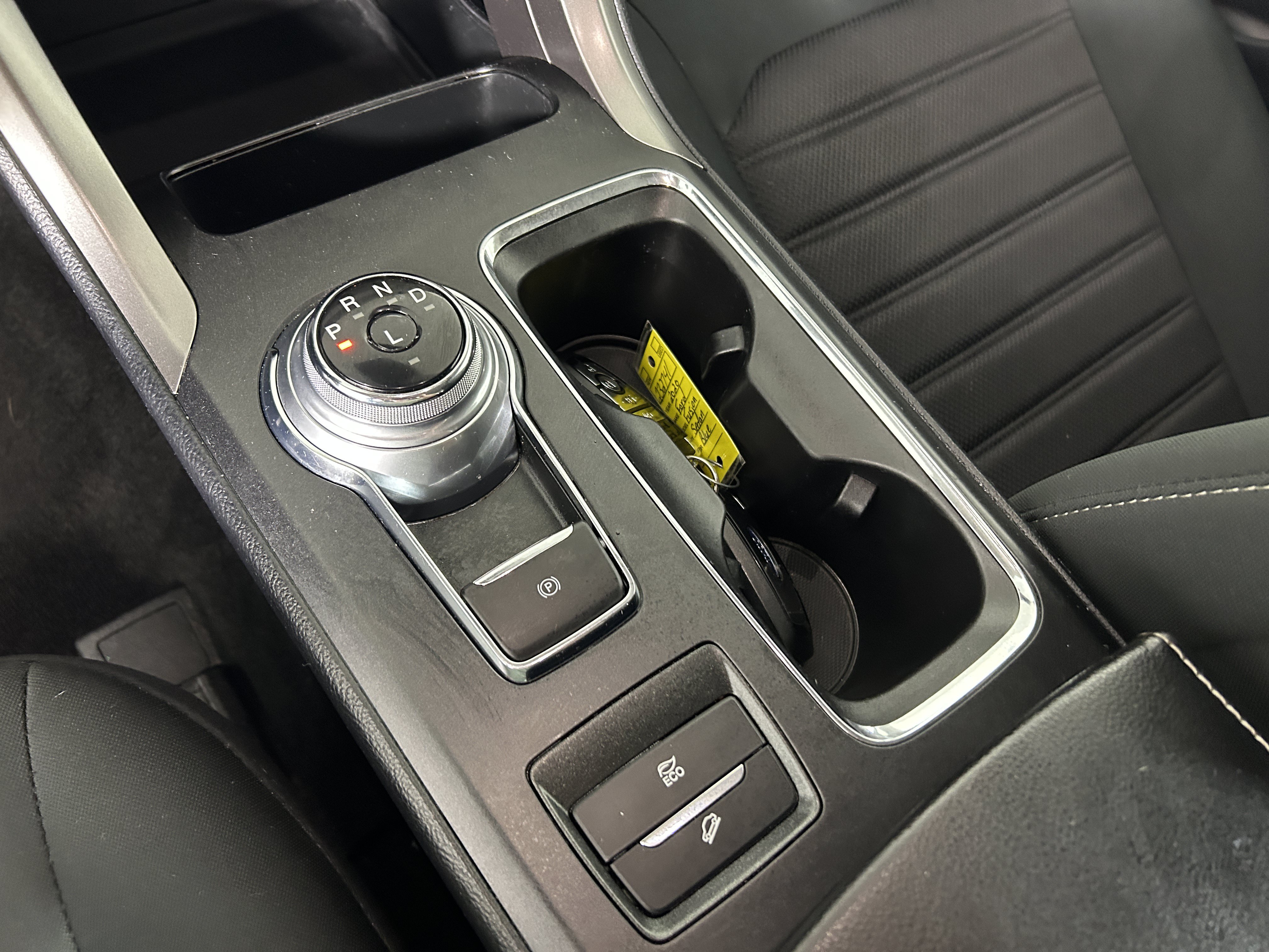 Used 2020 Ford Fusion SE FWD image 19