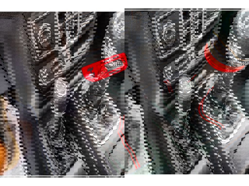 Used 2018 Jeep Wrangler Unlimited Rubicon w/ Dual Top Group image 18