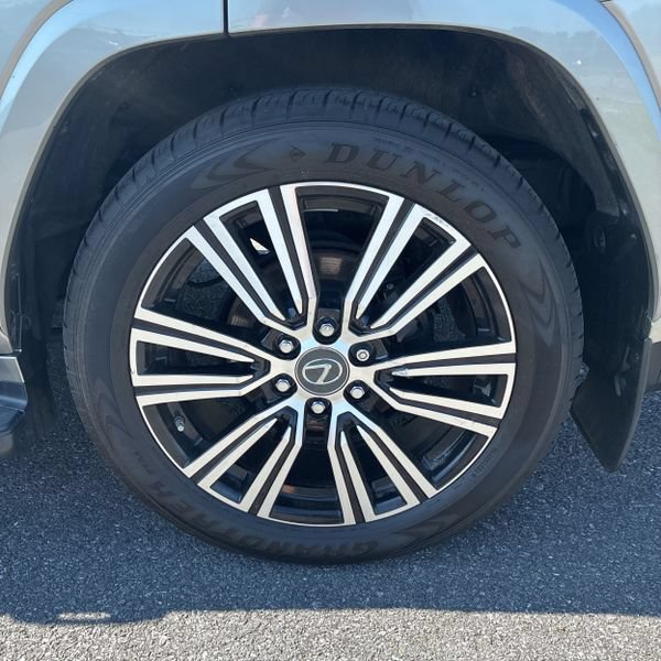 Used 2023 Lexus LX 600 4WD w/ Appearance Package image 31