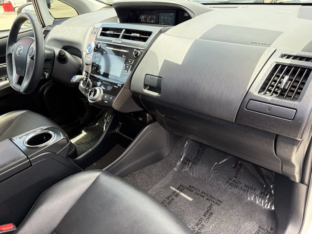 Certified 2017 Toyota Prius V FWD image 18