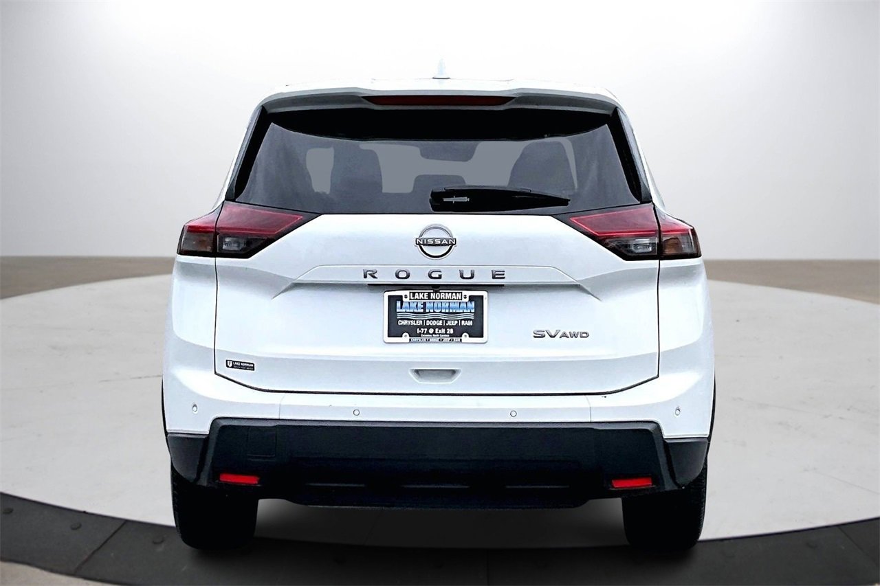 Used 2024 Nissan Rogue SV image 7