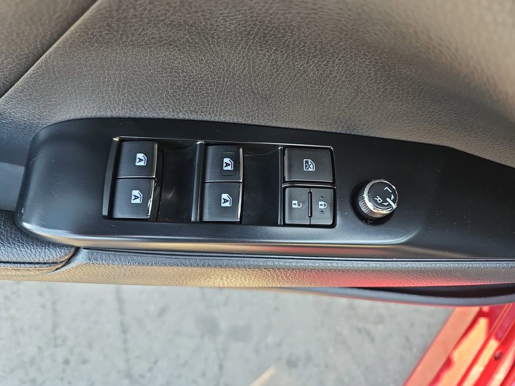 Used 2020 Toyota Camry XLE w/ Navigation Package FWD image 32