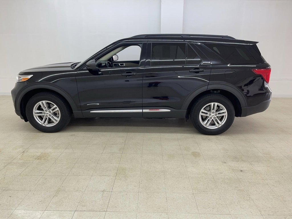 Used 2023 Ford Explorer XLT image 2